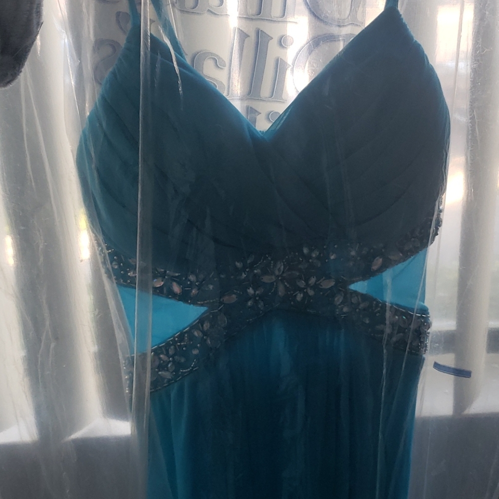 Prom dress - Picture 4 of 5